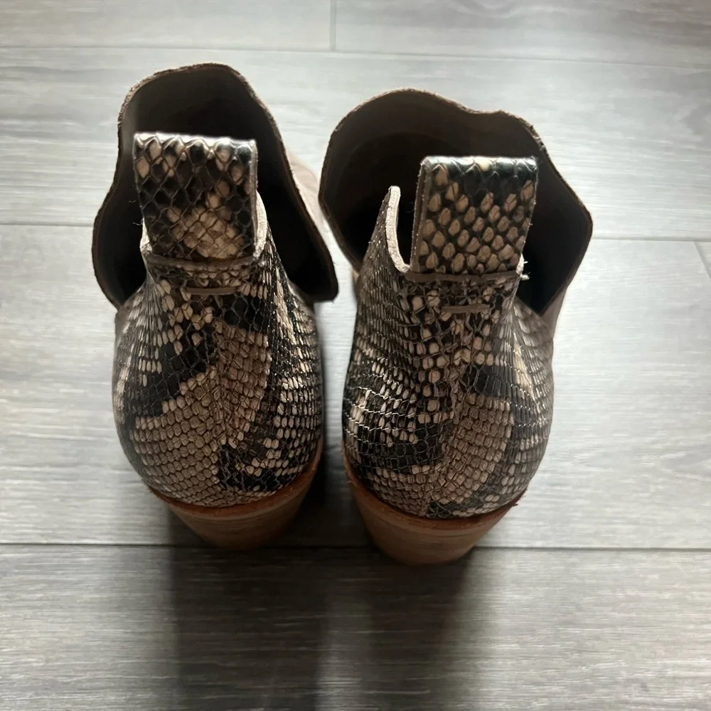 Dolce Vita Camel Snake Print Transitional Heeled Booties Size 8.5